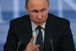 Владимир Путин во время пресс-конференции