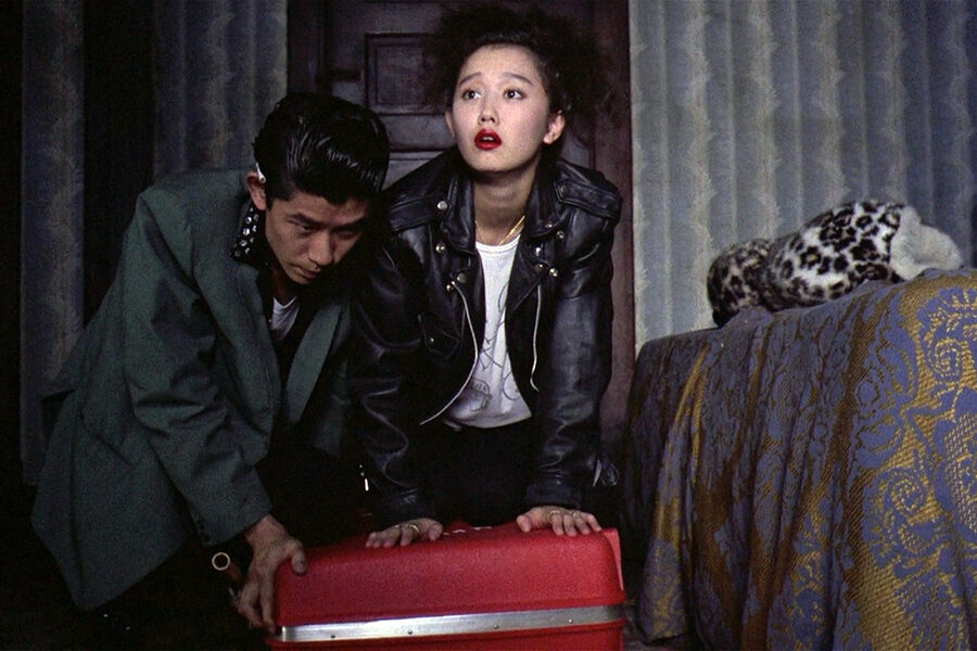 Юки Кудо и Масатоси Нагасэ в&nbsp;картине &laquo;Таинственный поезд&raquo; (1989)