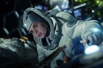 Фелисити Джонс в фильме «Полночное небо» (2020)