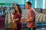 <b>«Одноклассники» (2010) /» Одноклассники 2» (2013) </b>
<br><br>
Добрая комедия о приключениях старых школьных друзей. Ленни Федер в исполнении Адама Сэндлера вместе со своей женой (Хайек) переезжают в родной город, что становится причиной пьяных вечеринок и полного отрыва примерных родителей.
