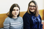 Анна Павликова и Мария Дубовик во время рассмотрения ходатайства следствия о продлении меры пресечения для фигурантов дела «Нового величия», 11 сентября 2018 года