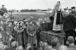 Лидия Русланова и ее третий муж Михаил Гаркави во время концерта на Южном фронте, 1941 год