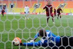 Греческий клуб спас вставший на ворота Рой Кэрролл (многим он известен по выступлению за английские «Манчестер Юнайтед» и «Вест Хэм» – «Газета»), который отбил незамысловатый удар с пенальти в левый нижний угол Бибраса Натхо