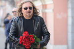 Певец Игорь Николаев у Центрального дома литераторов в Москве, где проходит церемония прощания с писателем Аркадием Аркановым