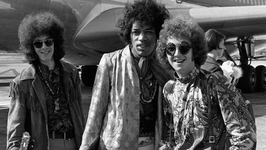 Участники The Jimi Hendrix Experience Ноэль Реддинг, Джими Хендрикс и Митч Митчелл в аэропорту Хитроу, 1967 год