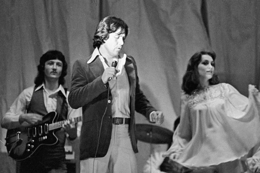 Певец Ренат Ибрагимов во время выступления, 1980&nbsp;год