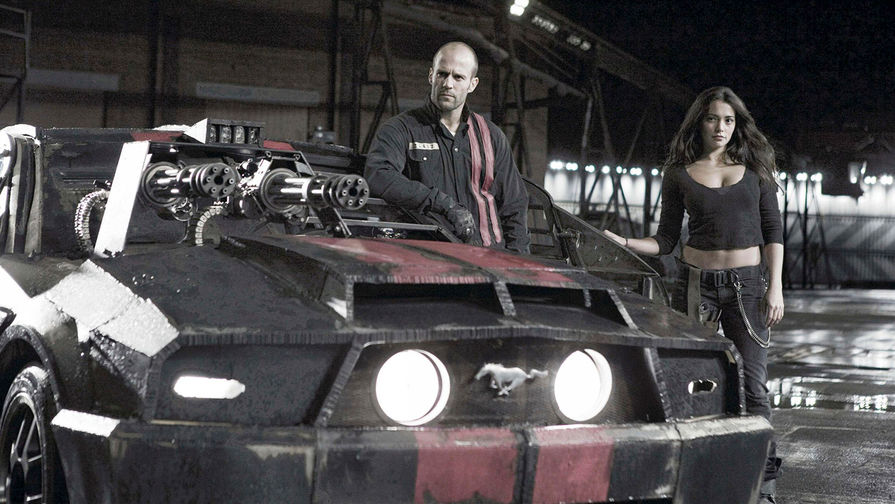 Джейсон Стэйтем и Натали Мартинес в фильме «Смертельная гонка» (2008)