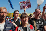 Рабочие во время митинга у Минского завода колесных тягачей, 17 августа 2020 года