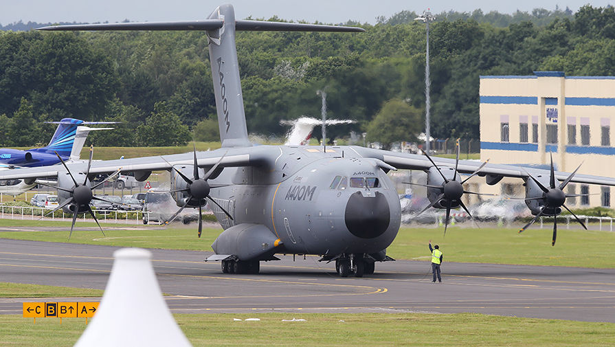Военно-транспортный самолет Airbus A400M на&nbsp;международном авиационно-космическом салоне &laquo;Фарнборо-2016&raquo;