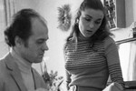 Евгений Дога знакомит певицу Надежду Чепрагу со своей новой песней, 1979 год