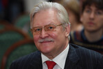 Режиссер Юрий Кара перед началом торжественной церемонии награждения деятелей культуры и искусства государственными наградами РФ и ведомственными наградами Минкультуры России, 2019 год