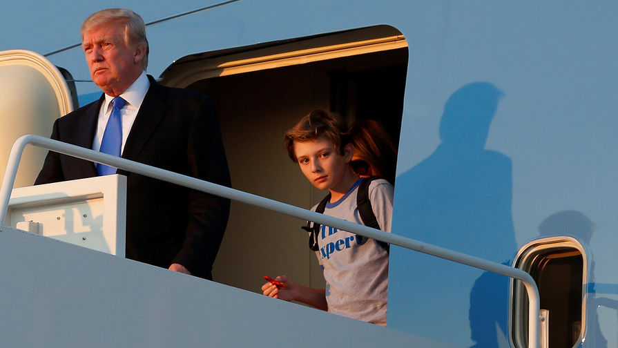 Дональд, Меланья и Бэррон Трамп прибывают в&nbsp;Вашингтон