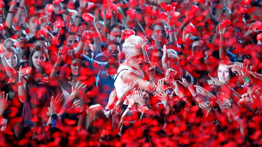 Выступление Пинк на MTV Video Music Awards 2012 в Лос-Анджелесе