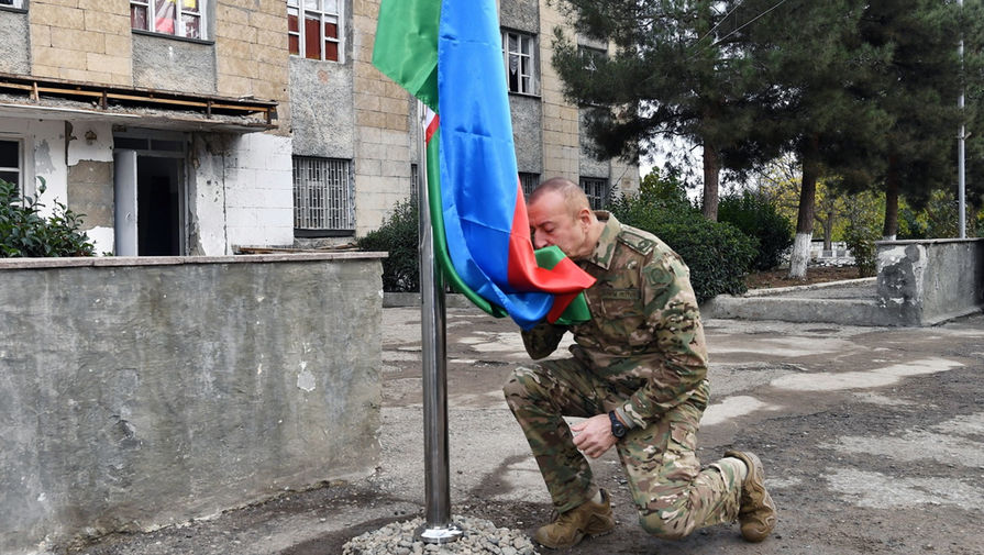 Президент Азербайджана Ильхам Алиев во время посещения города Джебраил в&nbsp;Карабахе. Глава государства с&nbsp;супругой посетили Физулинский и Джебраильский районы, в&nbsp;том числе районные центры&nbsp;- города Физули и Джебраил, 16 ноября 2020 года