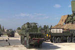 Прибытие российского зенитного ракетного комплекса С-400 на авиабазу Хмеймим.