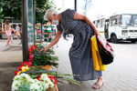 Жители города несут цветы к&nbsp;месту гибели людей в&nbsp;результате взрыва автобуса в&nbsp;Воронеже, 13&nbsp;августа 2021&nbsp;года