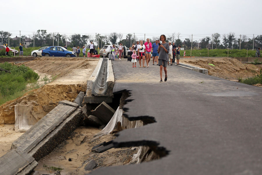 Размытая ливнями дорога А290 между&nbsp;Анапой и аэропортом в&nbsp;районе села Цибанобалка в&nbsp;Краснодарском крае, 14&nbsp;августа 2021&nbsp;года