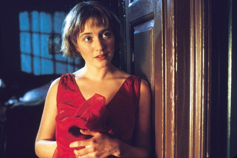 <b>&laquo;Айрис&raquo; (2001)</b>
<br><br>
На&nbsp;момент наступления 21&nbsp;века в&nbsp;истории &laquo;Оскара&raquo; было всего два случая, когда две актрисы номинировались на&nbsp;премию за&nbsp;роль одного и того же персонажа в&nbsp;одном и том же проекте. И в&nbsp;обоих кейсах поучаствовала Уинслет: за&nbsp;&laquo;Титаник&raquo; в&nbsp;шорт-лист она вошла вместе с&nbsp;Глорией Стюарт, за&nbsp;&laquo;Айрис&raquo; &mdash; вместе с&nbsp;Джуди Денч.