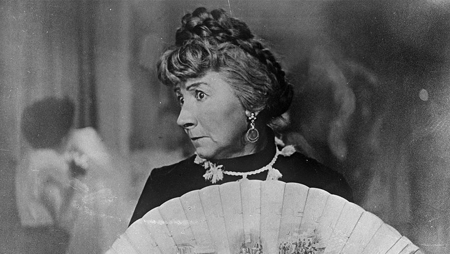 1958&nbsp;год. Кадр из&nbsp;фильма &laquo;Девушка без&nbsp;адреса&raquo;. Рина Зеленая в&nbsp;роли Елизаветы Тимофеевны