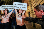 Активистки движения Femen во время акции протеста к 50-й годовщине смерти испанского диктатора Франсиско Франко, Мадрид, Испания, 20 ноября 2025 года