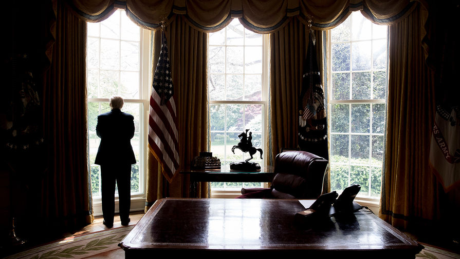 45-й президент США Дональд Трамп в&nbsp;Овальном кабинете, 2017&nbsp;год