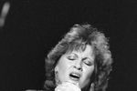 Валентина Легкоступова во время выступления, 1987 год