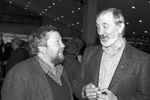 Кинорежиссер Сергей Соловьев и кинодраматург Виктор Мережко беседуют в перерыве между заседаниями VI съезда кинематографистов СССР, 1990 год