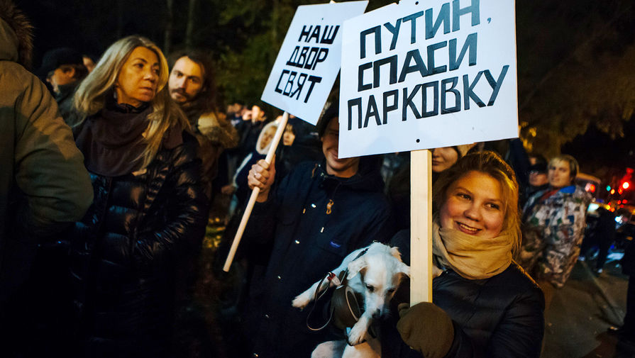 Участники митинга против платной парковки в&nbsp;Останкино