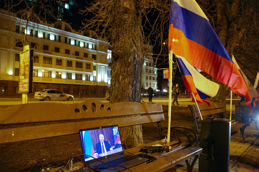 Трансляция обращения Владимира Путина к&nbsp;россиянам на&nbsp;улицах Донецка, 21&nbsp;февраля 2022&nbsp;года