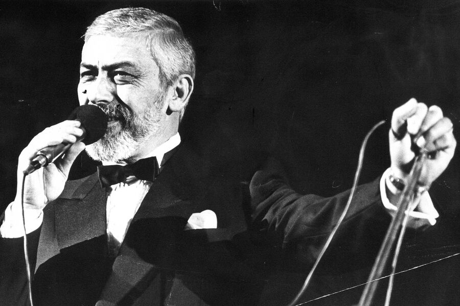В&nbsp;1980-х годах Кикабидзе начал сольную карьеру певца и в&nbsp;первое время выступал под&nbsp;фамилией матери Багратиони. Он исполнял песни на&nbsp;грузинском, русском, английском и итальянском языках. Наиболее известными композициями в&nbsp;его исполнении стали &laquo;Проводы любви&raquo;, &laquo;Чито-Гврито&raquo;, &laquo;Мои года&raquo;, &laquo;Бессердечная&raquo;, &laquo;Обо всем не скажешь в&nbsp;песне&raquo;, &laquo;Отцовская песня&raquo;, &laquo;Останься, молодость&raquo;, &laquo;Вот и весь разговор&raquo; и &laquo;Память&raquo;