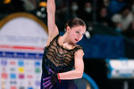 Софья Самоделкина выступает в произвольной программе на чемпионате России — 2022