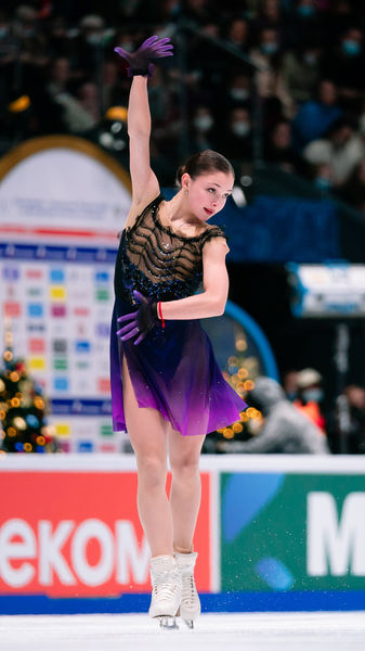 Софья Самоделкина выступает в&nbsp;произвольной программе на&nbsp;чемпионате России &mdash; 2022