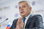 Предправления ОАО «ЛУКойл» Вагит Алекперов во время Гайдаровского форума в Москве, 2015 год