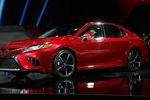Toyota Camry XSE на мотор-шоу в Детройте, 9 января 2017 года
