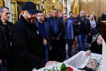 Певец Михаил Шуфутински во время церемонии прощания с певцом Вилли Токаревым в Москве, 9 августа 2019 года