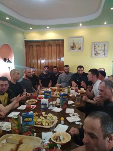 Застолье в иркутской колонии №3