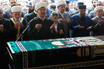 Во время церемонии прощания с убитым в ЦАР журналистом Орханом Джемалем в Московской соборной мечети, 7 августа 2018 года