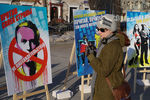 Работы сообщества интернет-художников &laquo;Студия 13&raquo;, представленные в&nbsp;рамках выставки &laquo;Заповеди россиянина&raquo;, на&nbsp;Тверском бульваре
