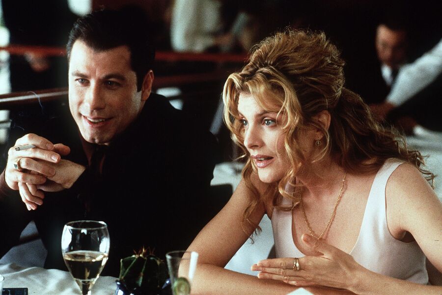 <b>«Достать коротышку» (1995)</b>
<br><br>
Поучаствовать в&nbsp;криминальной комедии о&nbsp;гангстере, снимающем в&nbsp;Голливуде собственный фильм, Траволте предложил Тарантино, разглядевший в&nbsp;проекте высокий потенциал на&nbsp;ранней стадии, и не прогадал &ndash; за&nbsp;&laquo;Достать коротышку&raquo; актер получил свой пока что единственный в&nbsp;карьере &laquo;Золотой Глобус&raquo;. Партнерами Траволты по&nbsp;ленте стали Джин Хэкмен, Рене Руссо и Дэнни Де Вито. Впоследствии картина получила сиквел и отдельный сериал, растянувшийся на&nbsp;три сезона.
