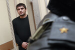 Аслан Черкесов, обвиняемый в убийстве болельщика «Спартака» Егора Свиридова, слушает решение об избрании меры пресечения в Савеловском суде города Москвы, 8 декабря 2010 года