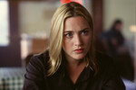 <b>«Жизнь Дэвида Гейла» (2002)</b>
<br><br>
Картина, в которой Уинслет сыграла журналистку Бетси Блум, открывающую страшную правду, провалилась в прокате, но вошла в историю — фильм до сих пор регулярно попадает в топы величайших лент когда-либо.