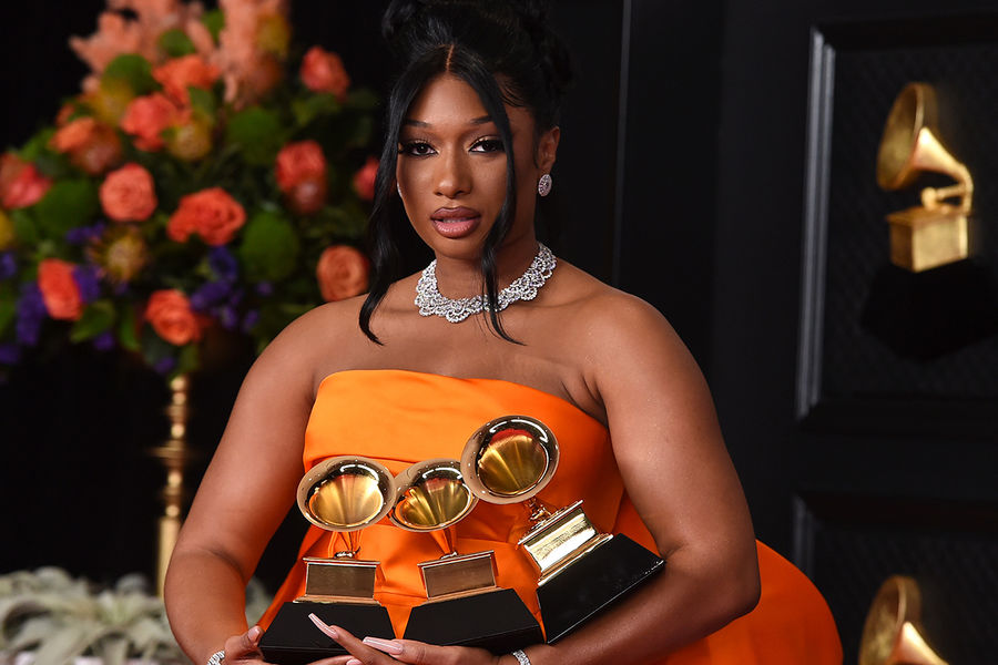 Меган Пити (Megan Thee Stallion) на&nbsp;63-й церемонии вручения наград «Грэмми» в&nbsp;Лос-Анджелесе, 15&nbsp;марта 2021&nbsp;года
