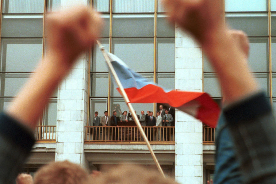 У&nbsp;&laquo;Белого дома&raquo; России, 19&nbsp;августа 1991&nbsp;года