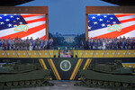 Во время военного парада в честь 250-летия армии США в Вашингтоне, 14 июня 2025 года
