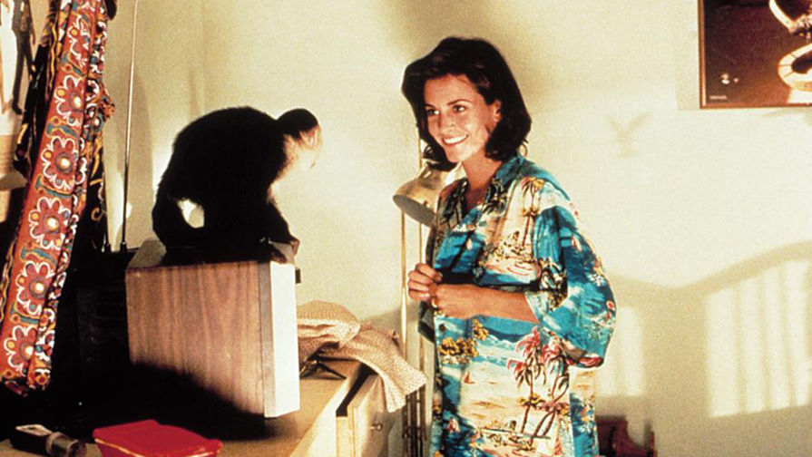 Кортни Кокс в фильме «Эйс Вентура: Розыск домашних животных», 1994