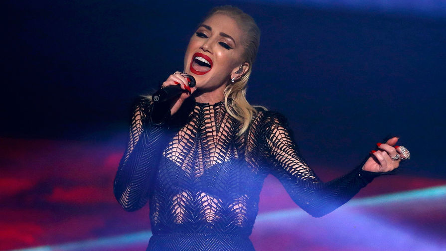 Гвен Стефани выступает на церемонии American Music Awards 2015