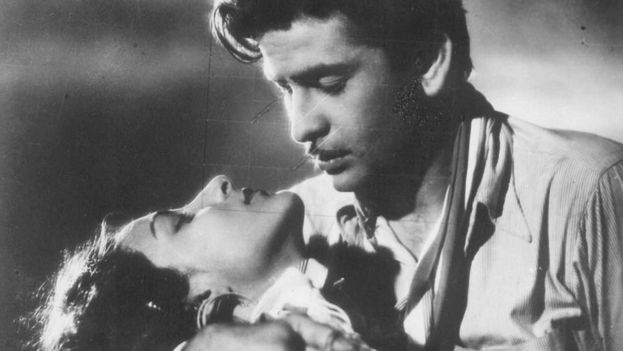 Наргис и Радж Капур в&nbsp;фильме &laquo;Испепеляющая страсть&raquo; (1948)