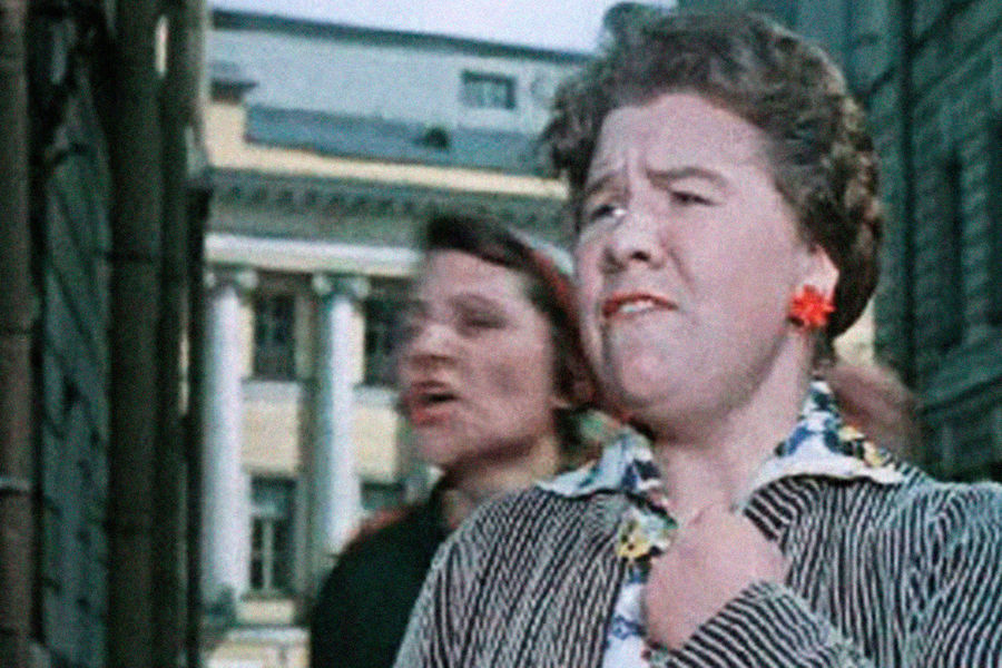 Кира Крейлис-Петрова в&nbsp;фильме «Улица полна неожиданностей&raquo; (1957)