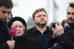 Губернатор Кировской области Никита Белых на месте убийства политика Бориса Немцова на Большом Москворецком мосту в Москве, 28 февраля 2015 года
