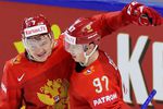 Игроки сборной России Кирилл Капризов (слева) и Никита Гусев 